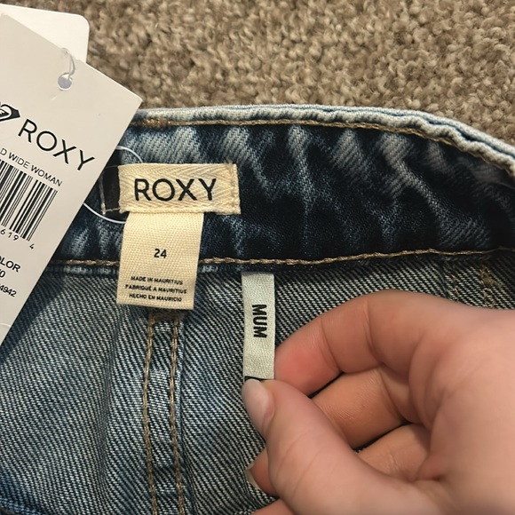NWT Roxy High Waisted Mom Jeans - Picture 4 of 4